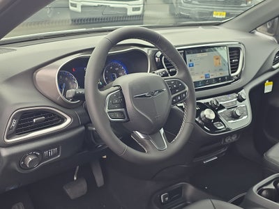 2025 Chrysler Voyager VOYAGER LX