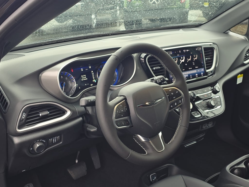 2025 Chrysler Voyager VOYAGER LX