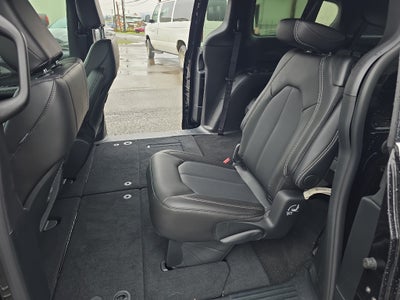 2025 Chrysler Voyager VOYAGER LX