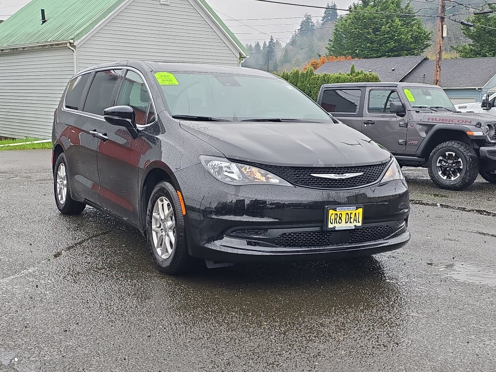 2025 Chrysler Voyager VOYAGER LX