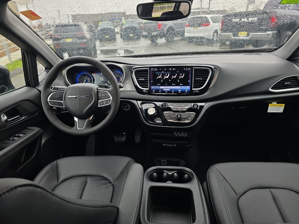 2025 Chrysler Voyager VOYAGER LX