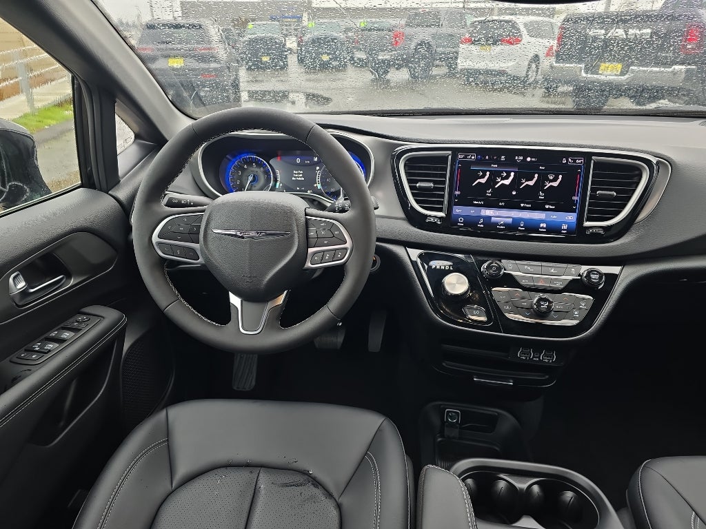 2025 Chrysler Voyager VOYAGER LX