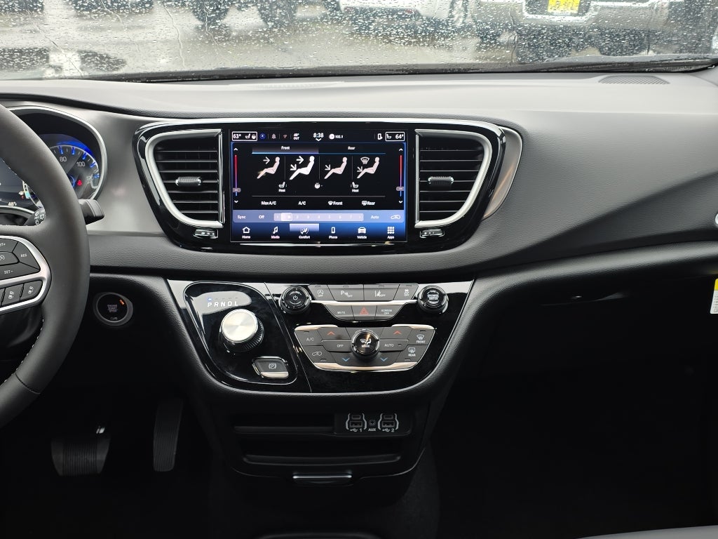 2025 Chrysler Voyager VOYAGER LX