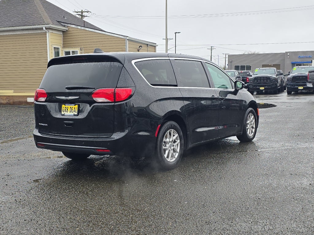 2025 Chrysler Voyager VOYAGER LX