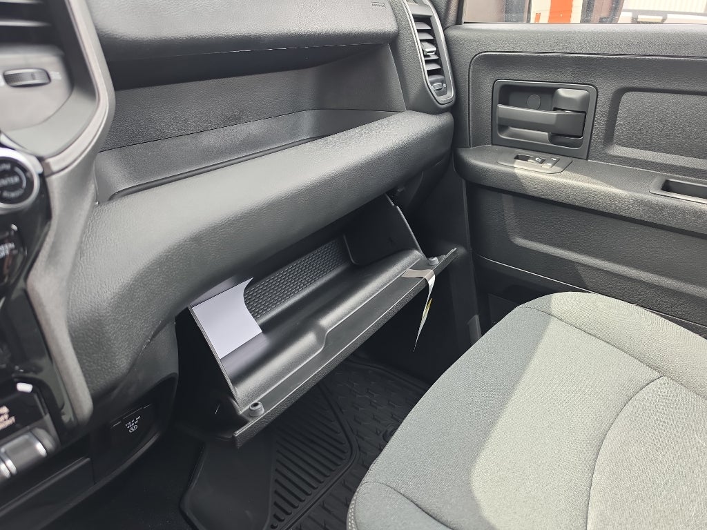 2026 RAM Ram 2500 RAM 2500 BLACK EXPRESS CREW CAB 4X4 8' BOX