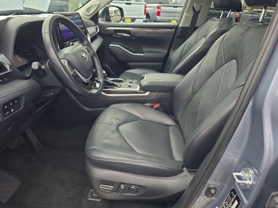 2023 Toyota Highlander Hybrid Hybrid Platinum