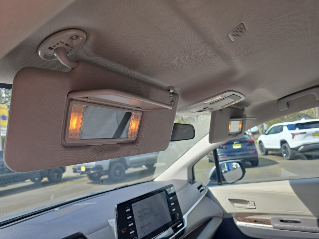 2024 Toyota Sienna LE
