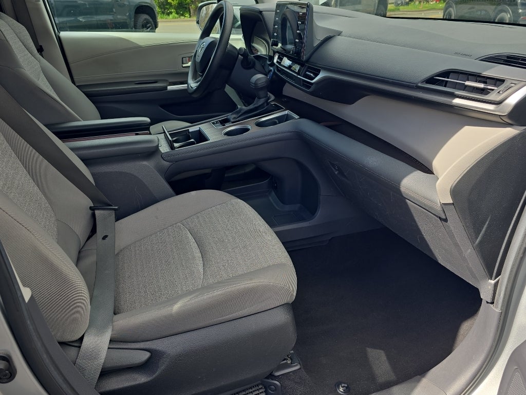 2024 Toyota Sienna LE