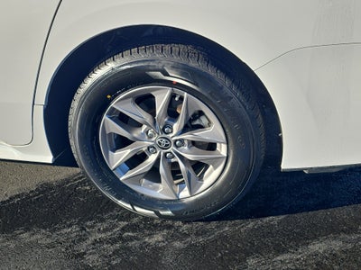 2024 Toyota Sienna LE