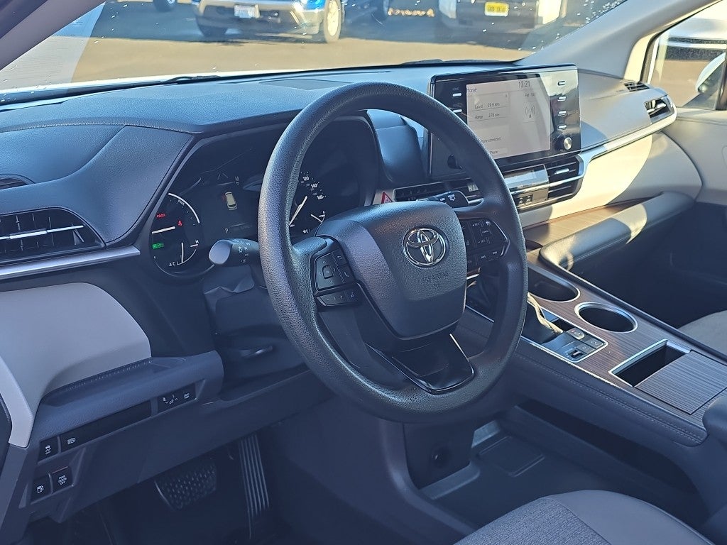 2024 Toyota Sienna LE