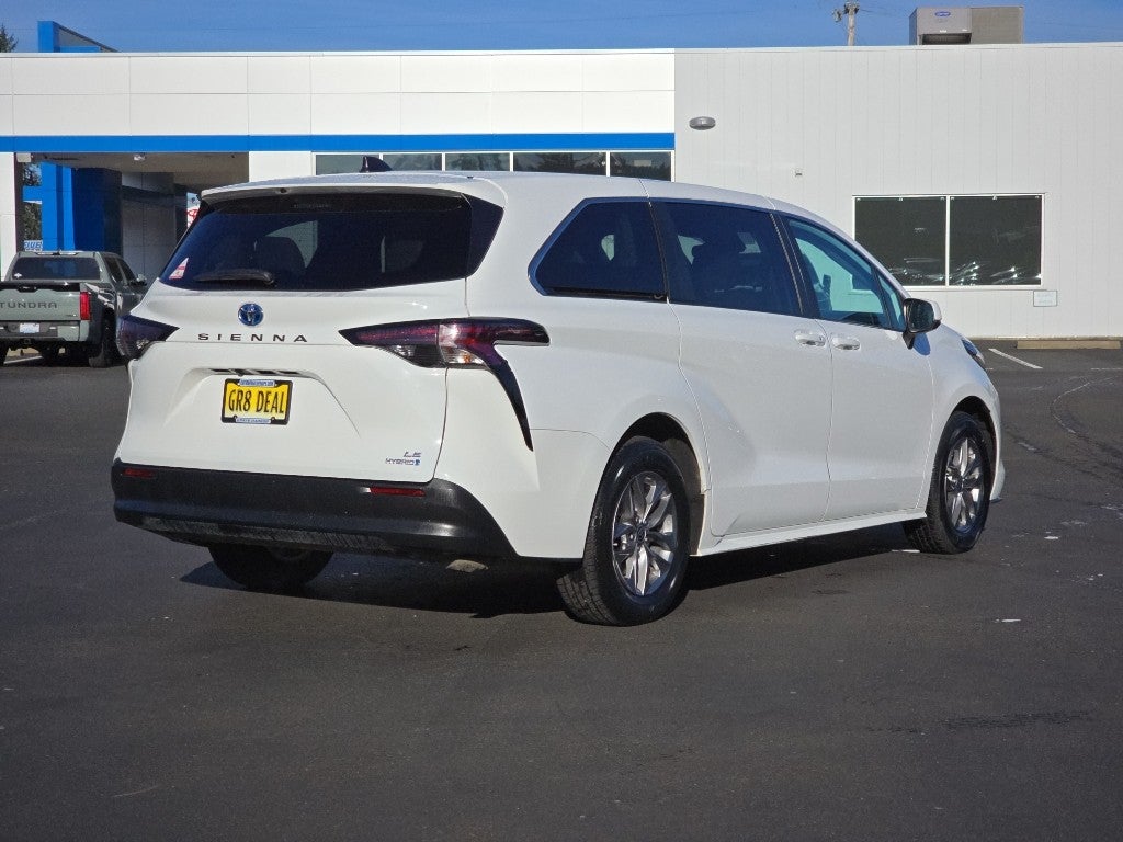 2024 Toyota Sienna LE