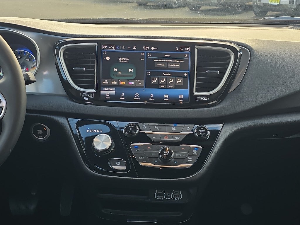 2025 Chrysler Pacifica Select