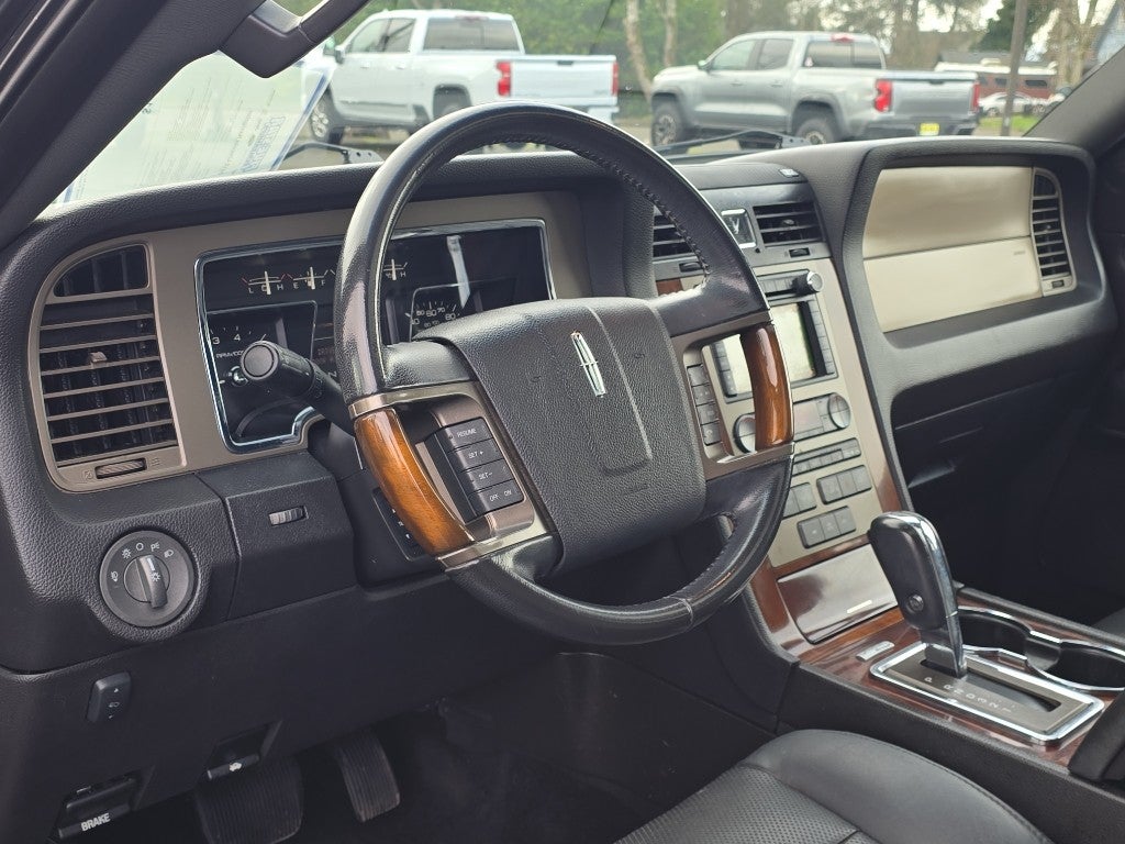 2012 Lincoln Navigator Base