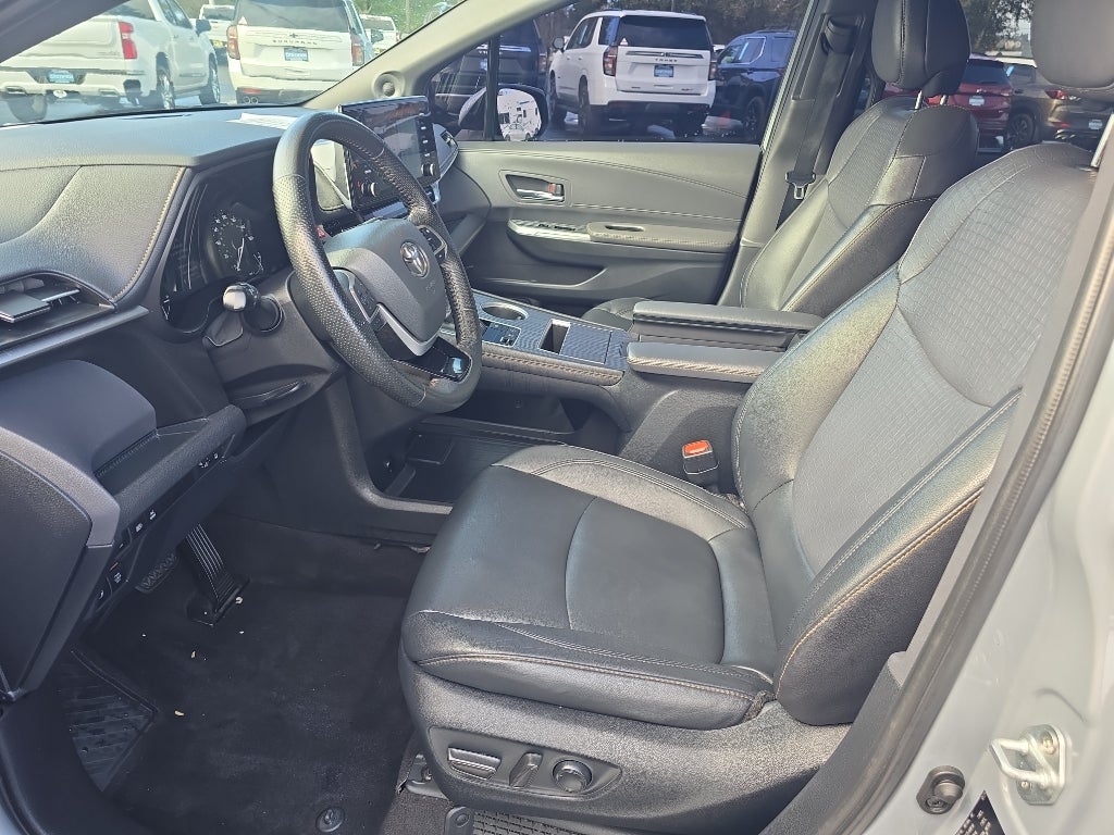 2022 Toyota Sienna XLE Woodland Edition