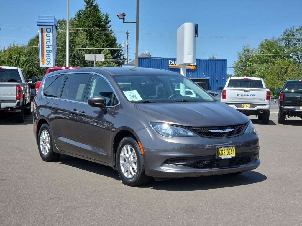 2023 Chrysler Voyager LX