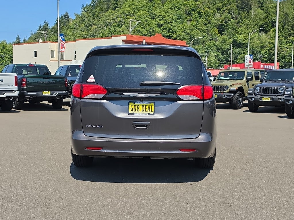 2023 Chrysler Voyager LX