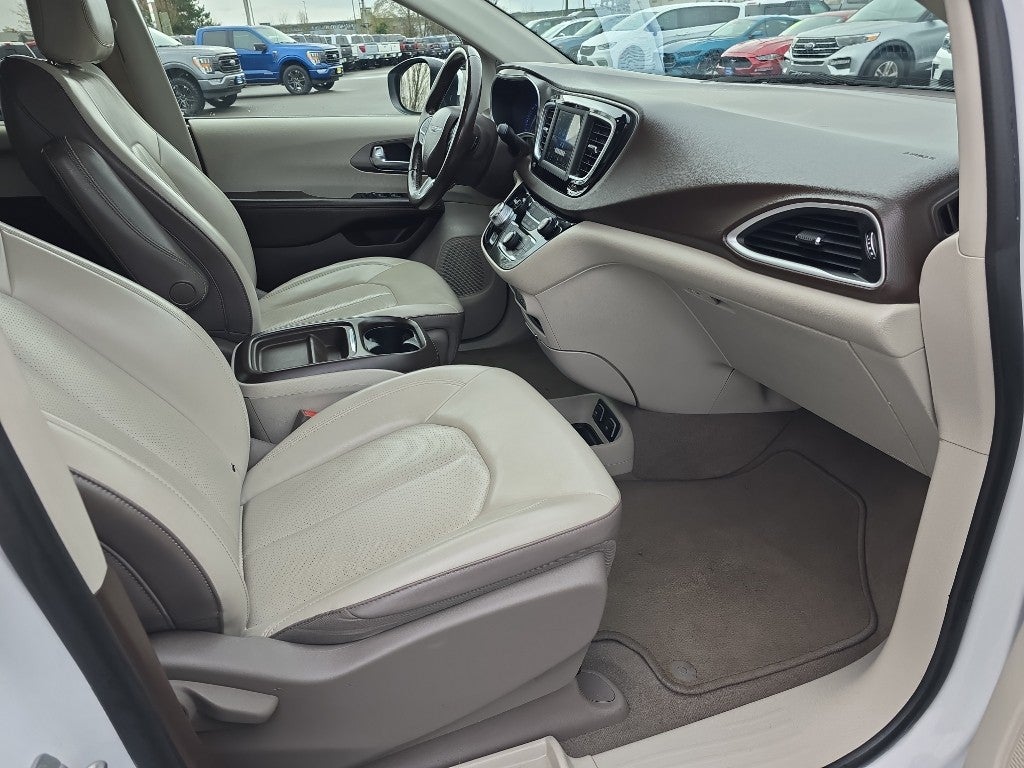 2021 Chrysler Voyager LXI