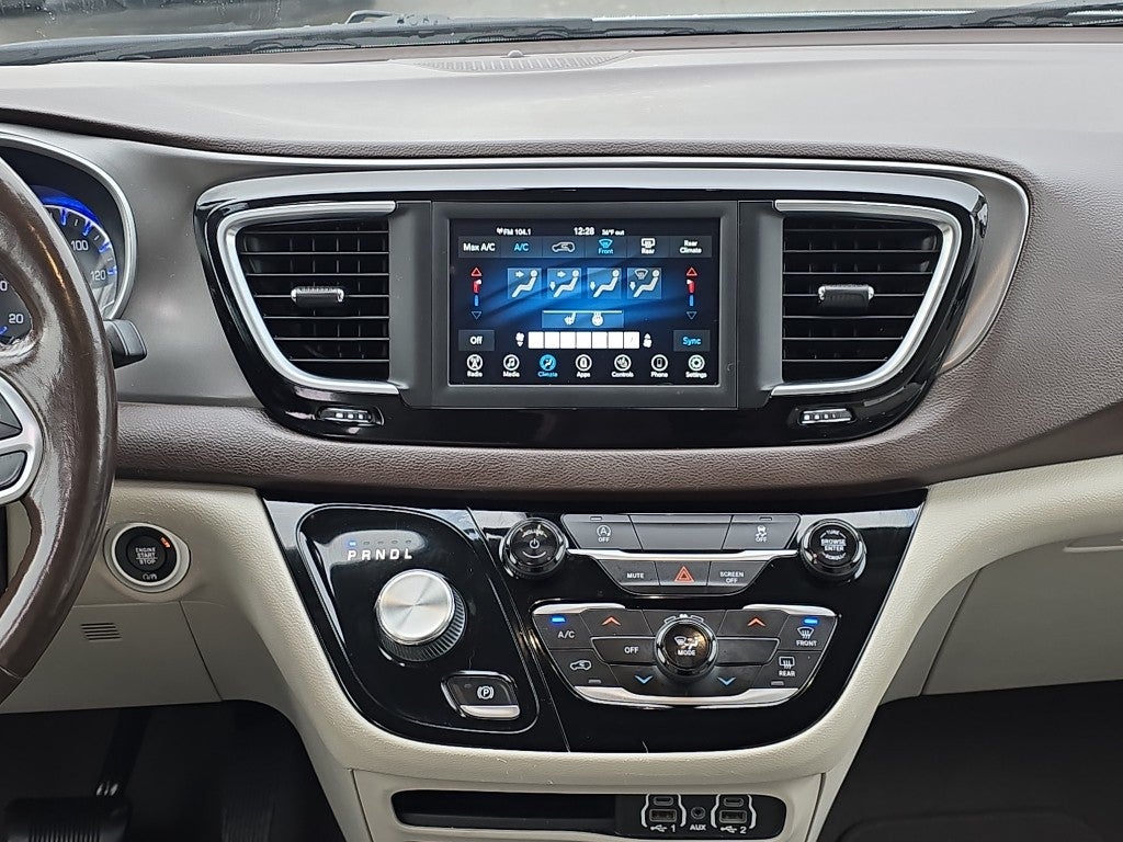 2021 Chrysler Voyager LXI