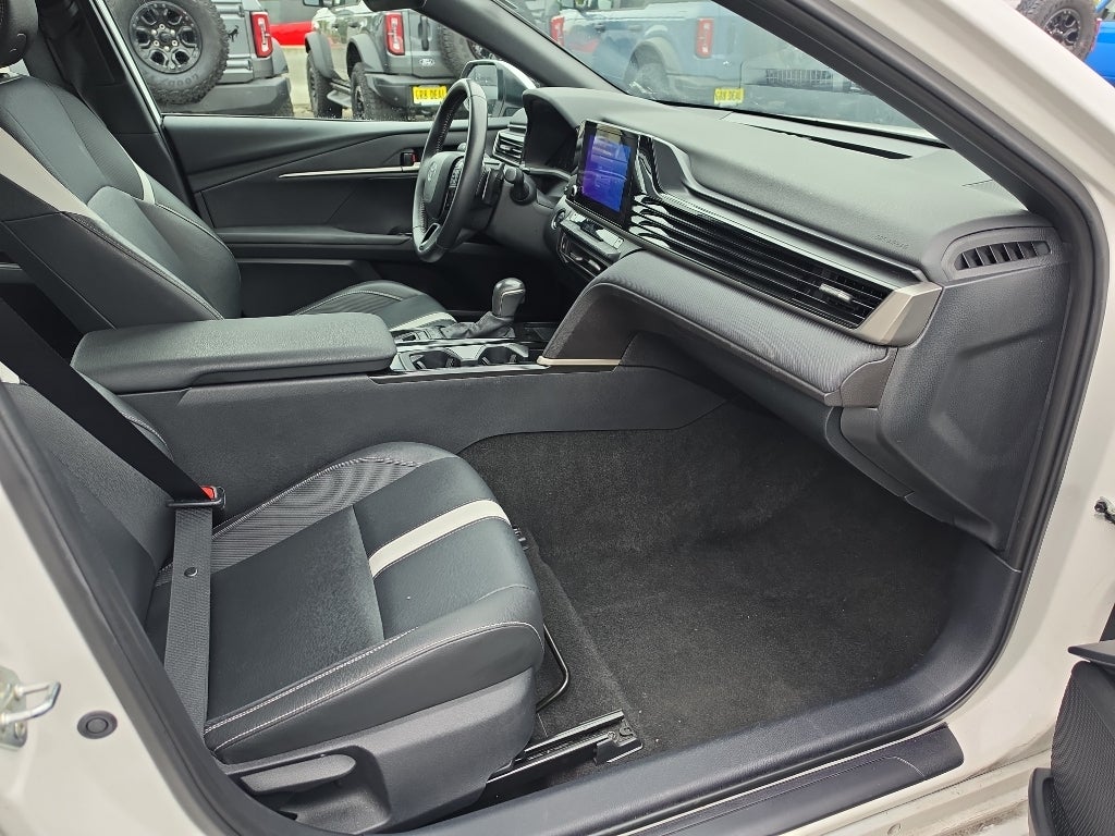 2025 Toyota Camry Hybrid SE