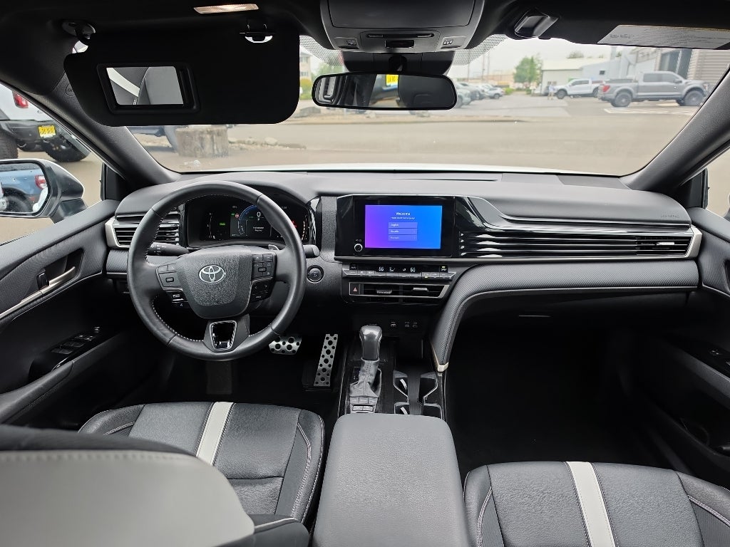 2025 Toyota Camry Hybrid SE