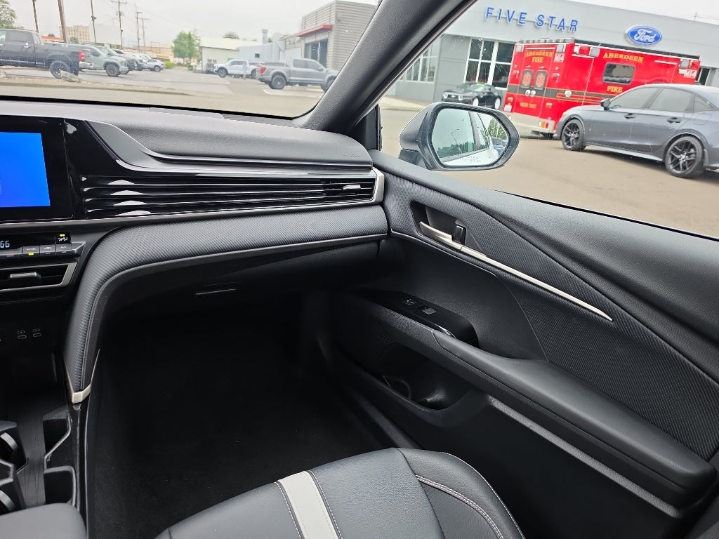 2025 Toyota Camry Hybrid SE