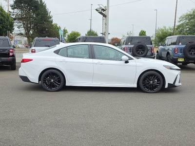 2025 Toyota Camry Hybrid SE